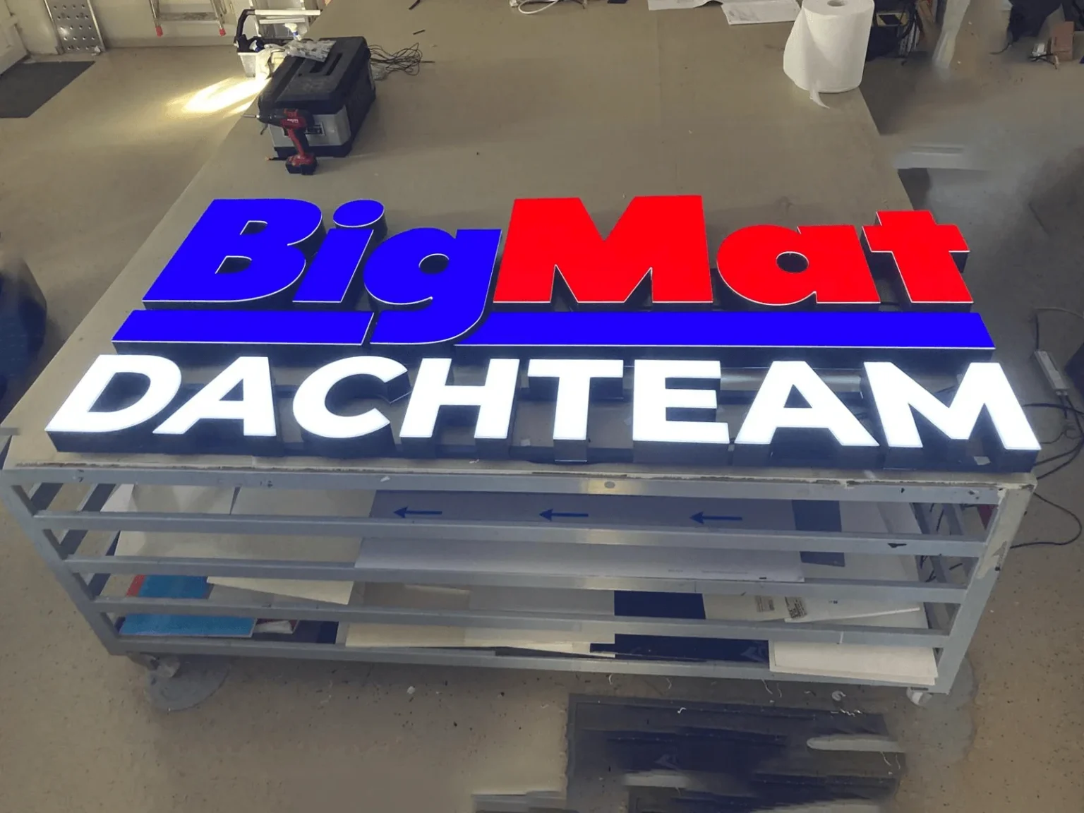 3D kazetové písmo realizácia