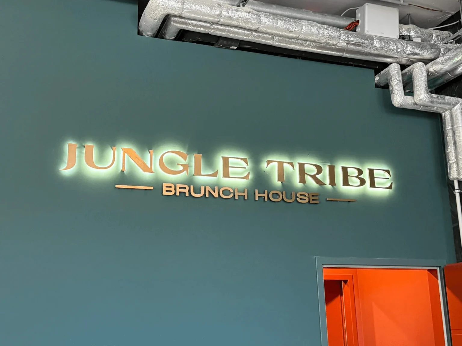 3D podsvietene backlit svetelne logo interier na stene