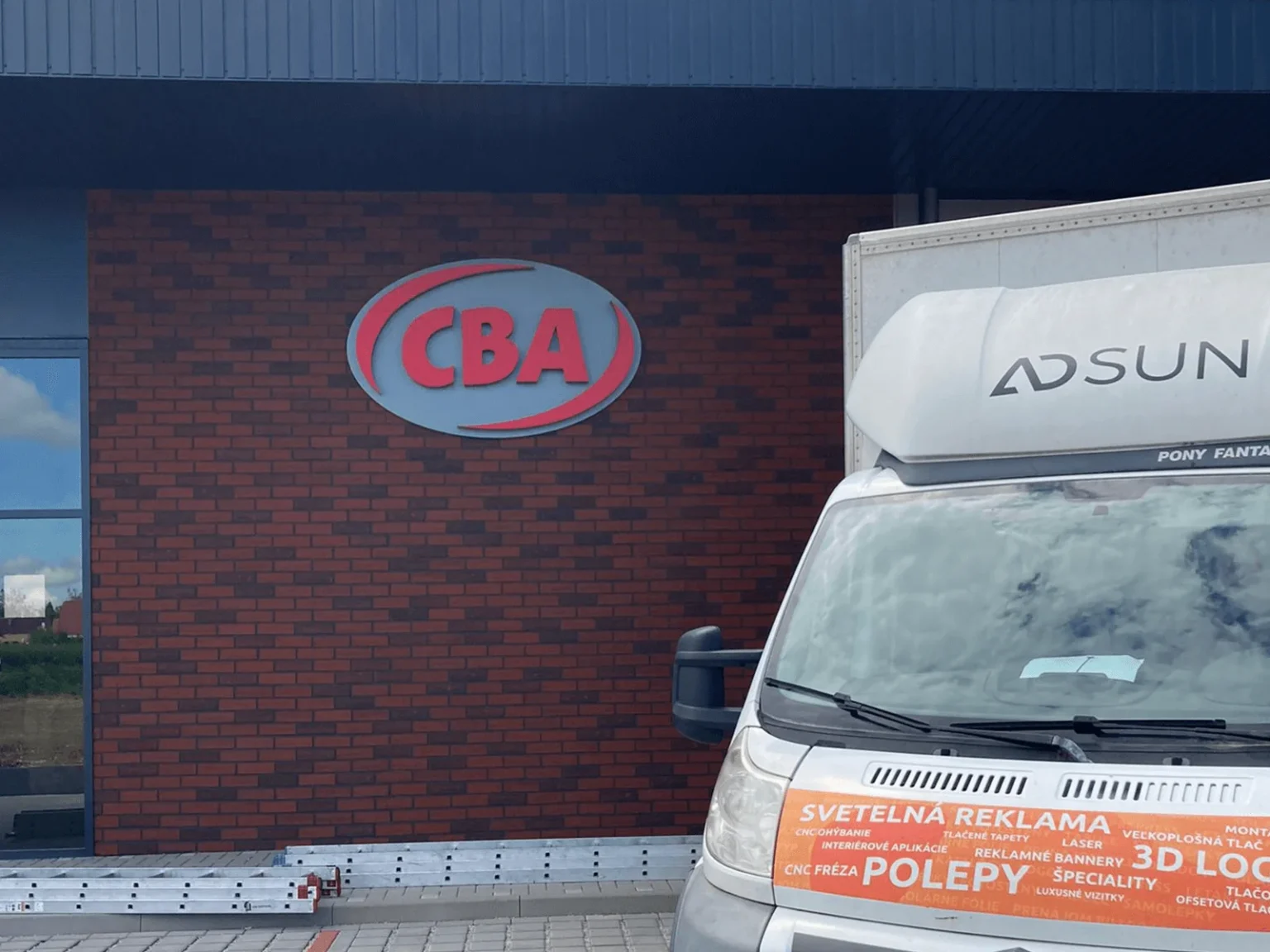 3D svetelne logo frontlit svietiace dopredu vyrezane do tvaru vašho loga interier exterier CBA LED logo