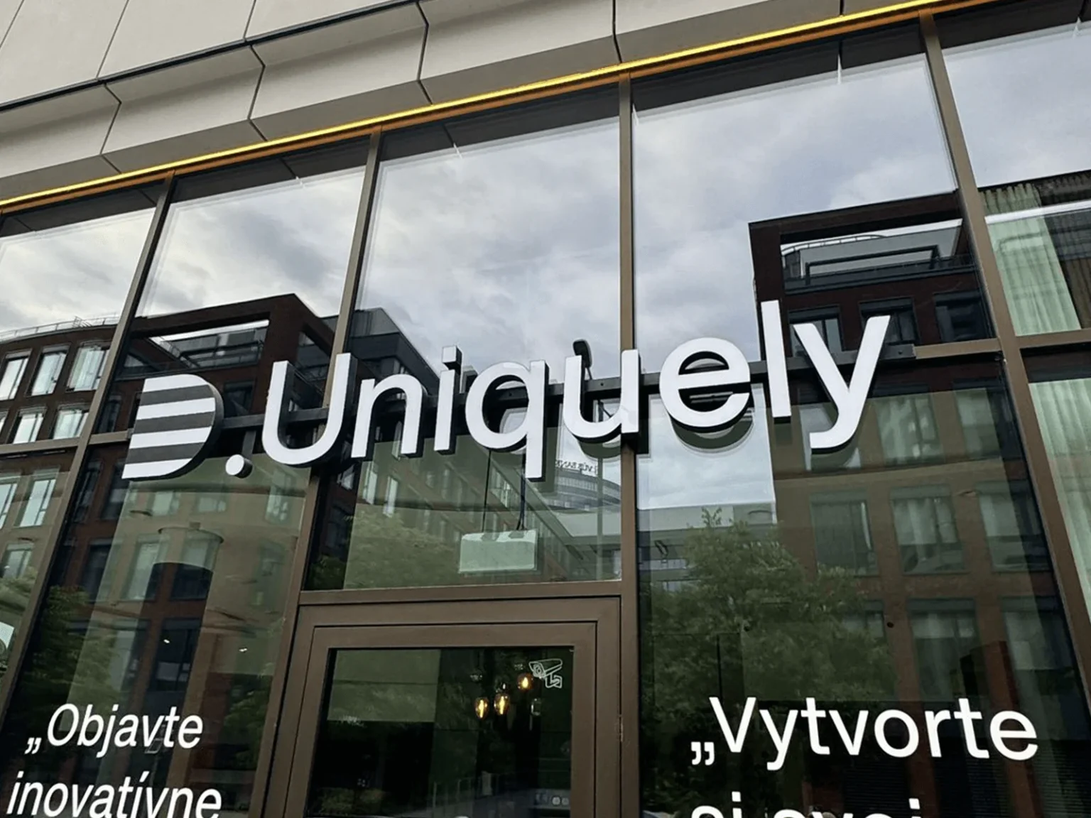 3D svetelne logo frontlit svietiace dopredu vyrezane do tvaru vašho loga interier exterier dizajn na ieru LED technologia