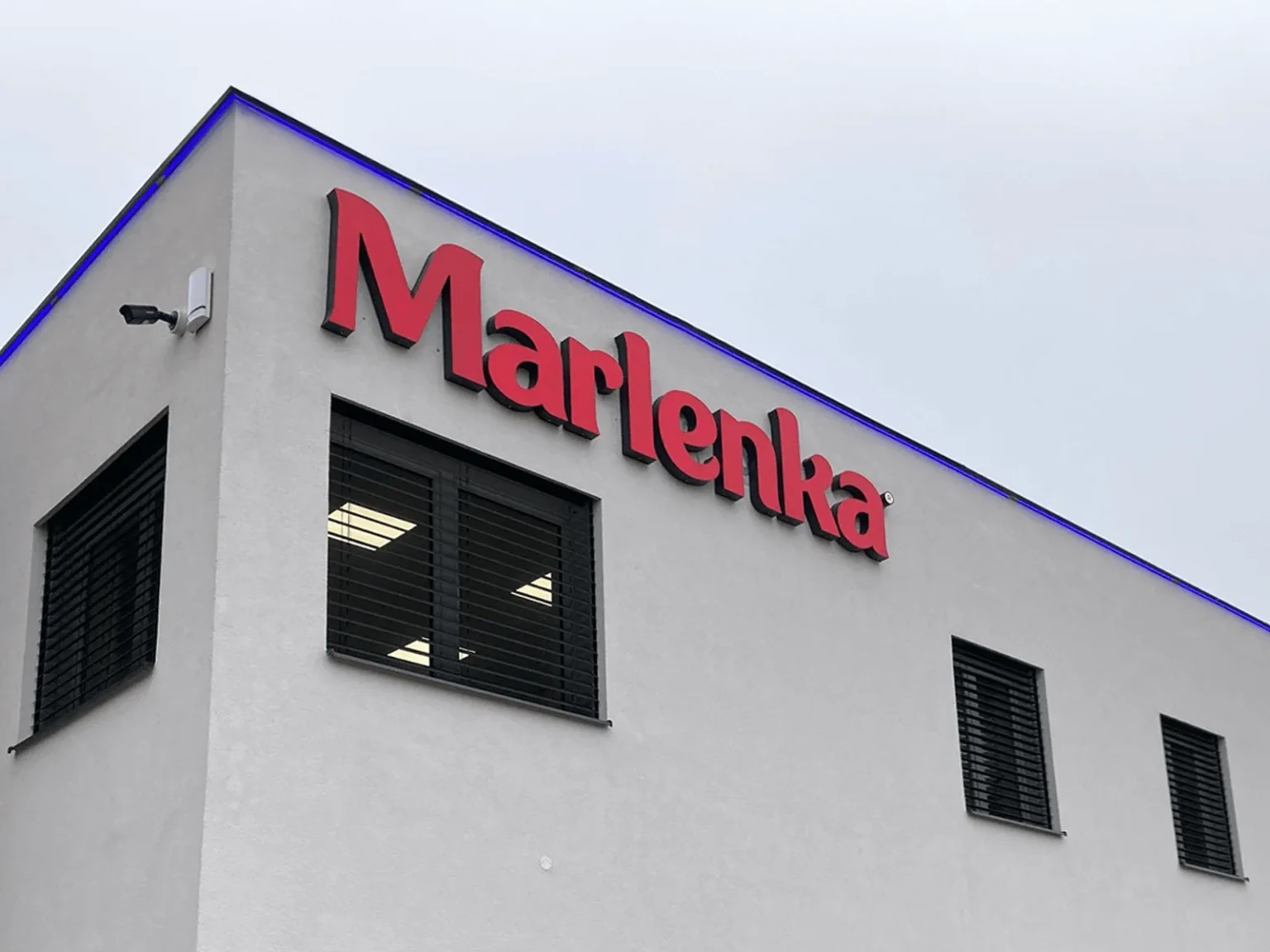3D svetelne logo frontlit svietiace dopredu vyrezane do tvaru vašho loga interier exterier marlenka na fasade LED