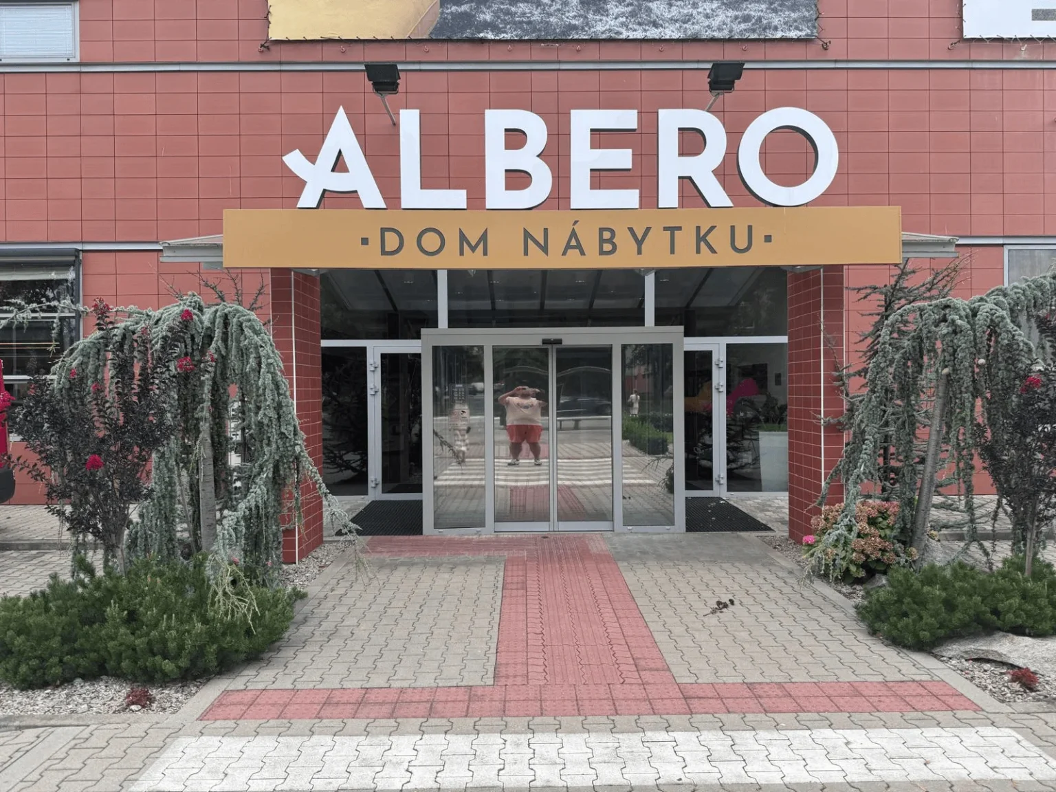 3D svetelne logo frontlit svietiace dopredu vyrezane do tvaru vašho loga interier exterier nabytok prevadzka showroom