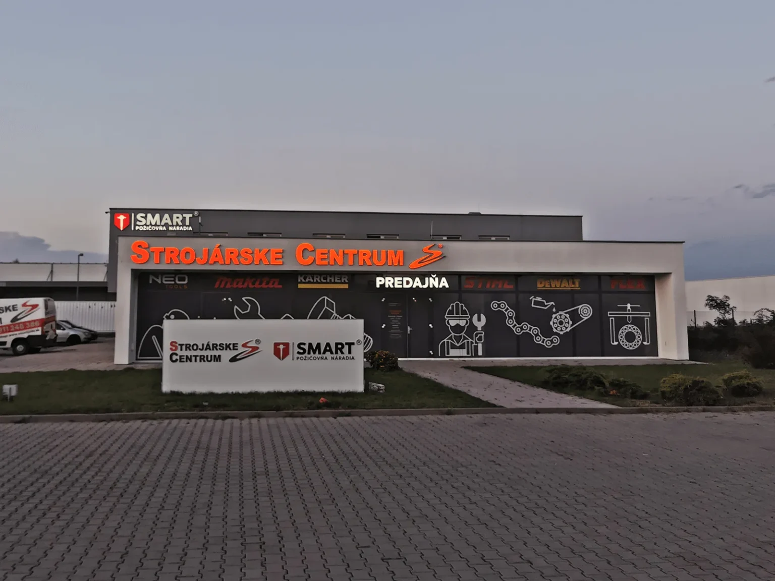 3D svetelne logo frontlit svietiace dopredu vyrezane do tvaru vašho loga interier exterier text v oranžovej farbe LED svetlo