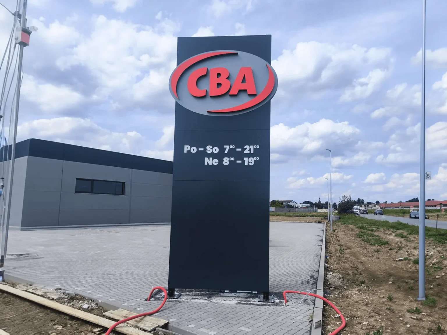 Reklamny svetelny pylon totem CBA komplexne dodanie