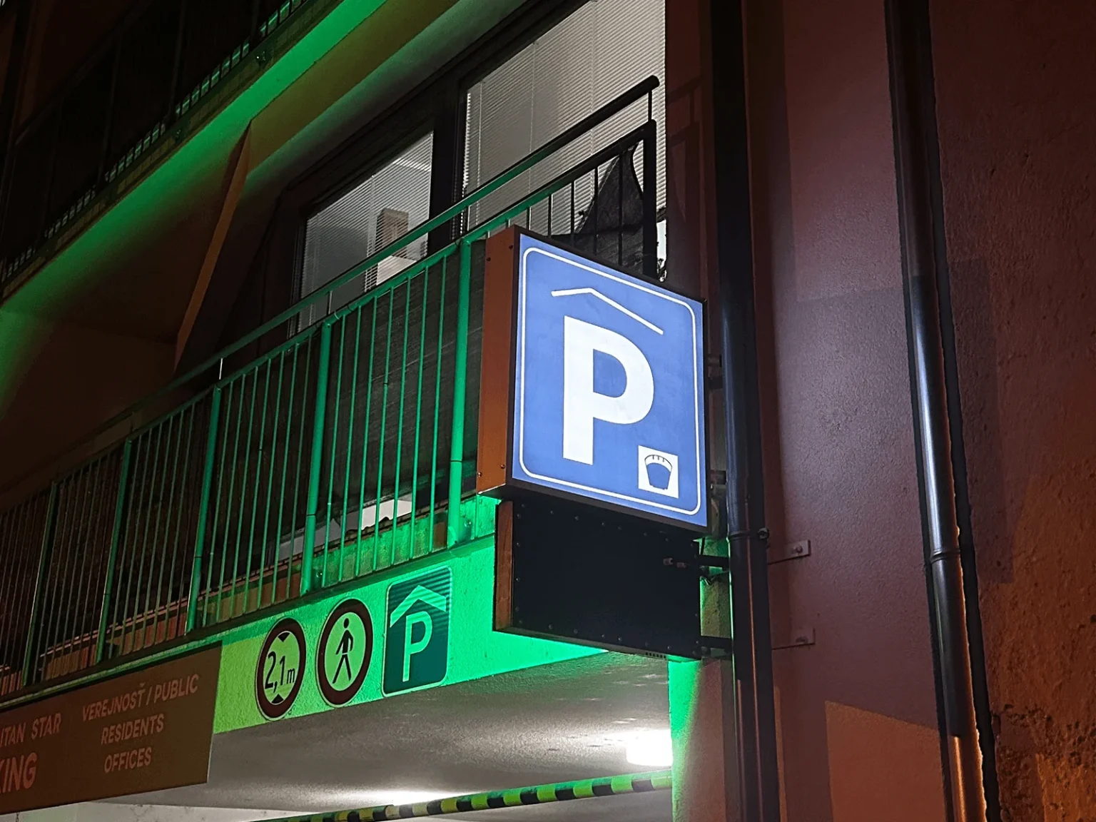 Svetelna vystrčka podsvietena LED parkovisko uchyt na stene