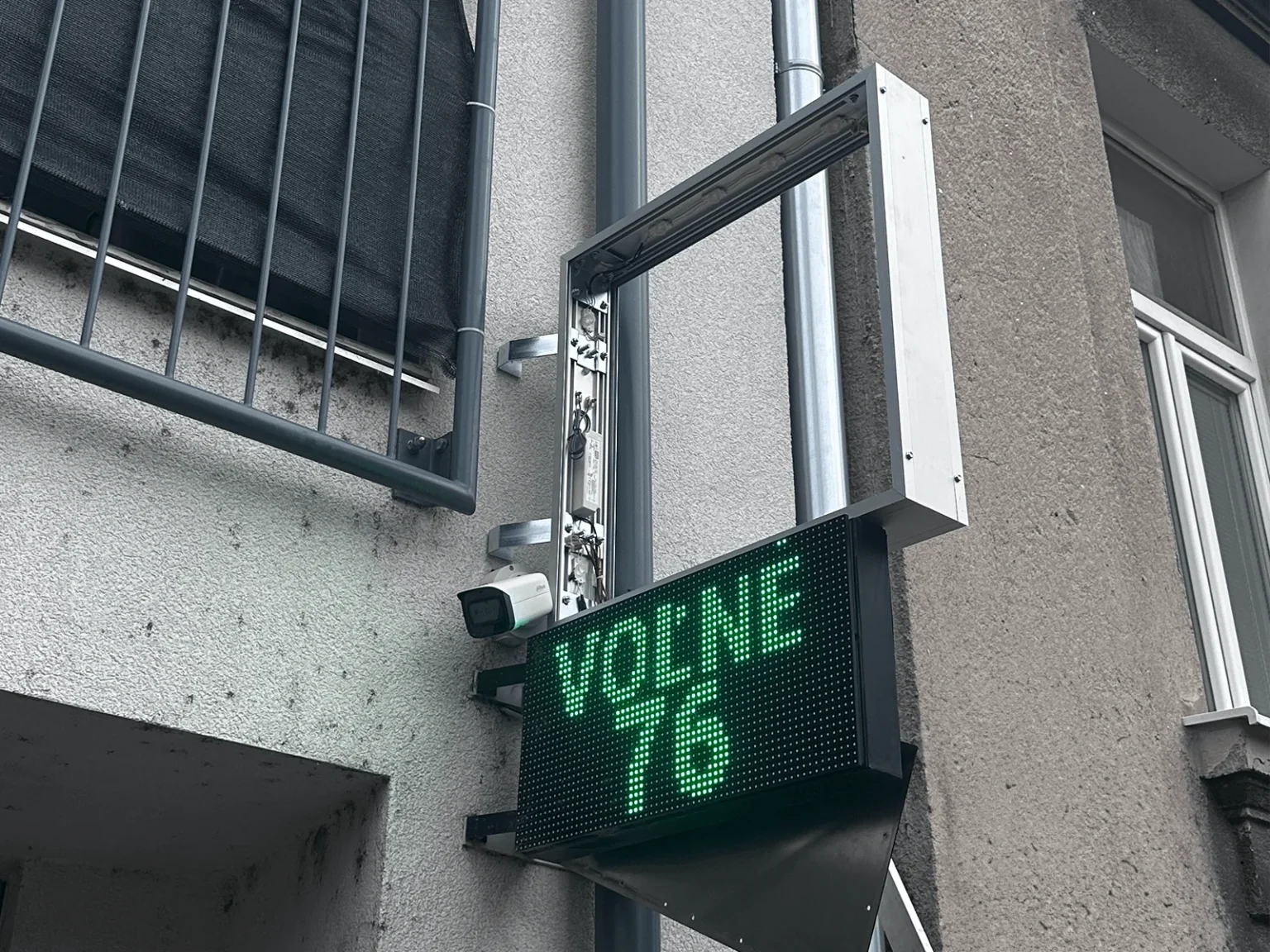 Svetelna vystrčka podsvietena LED parkovisko uchyt na stene konštrukcia