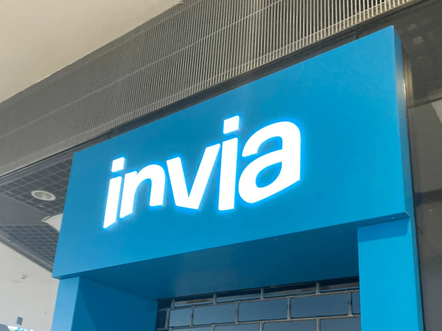 frezovane plexi svetelne boxy dizajn vyrezu na mieru exterier interier návrh svetelnej reklamy inštalácia dodanie prevadzka invia
