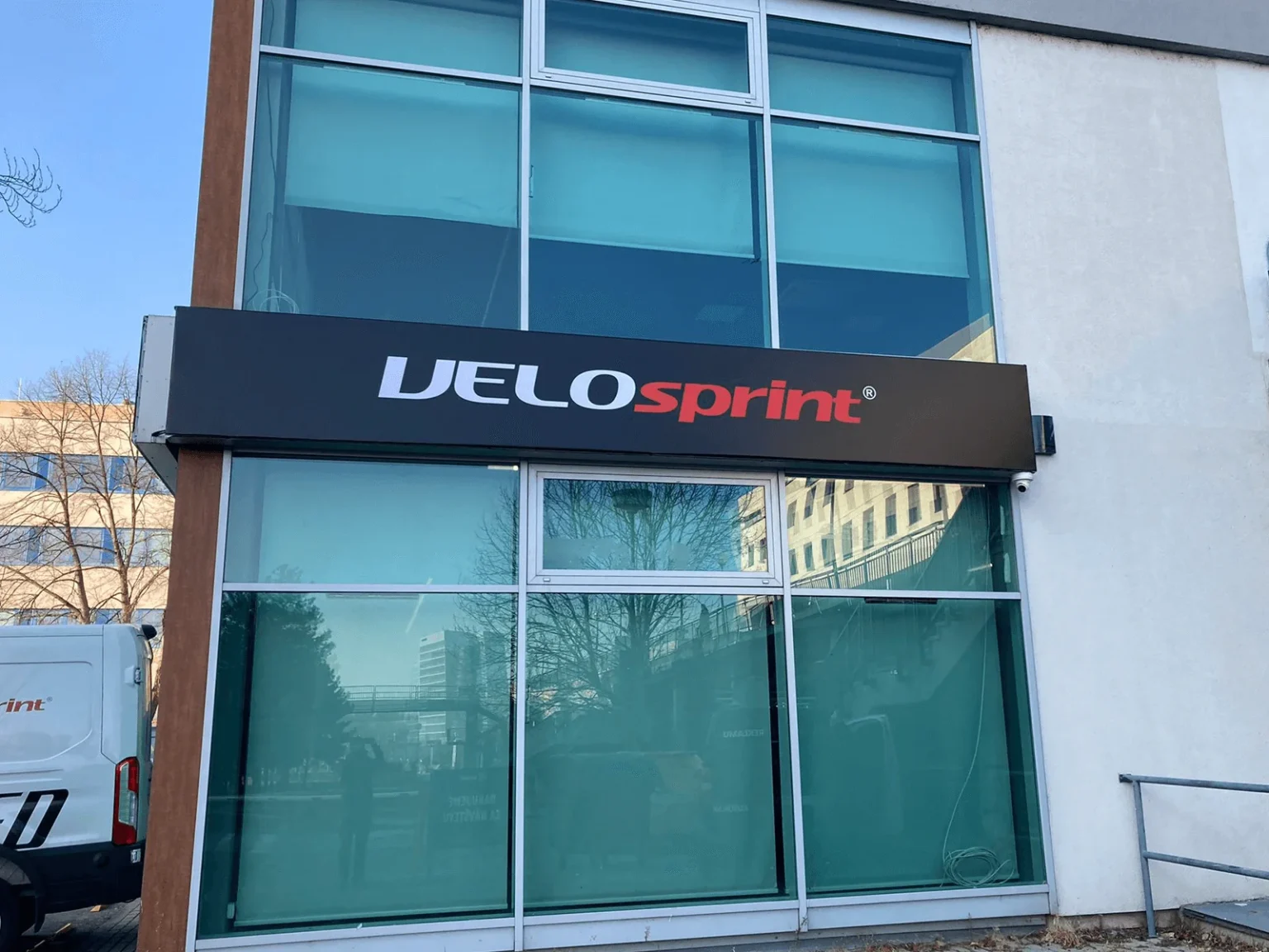 svetelny box plachta horizontal led osvetlenie reklamna plocha na fasade